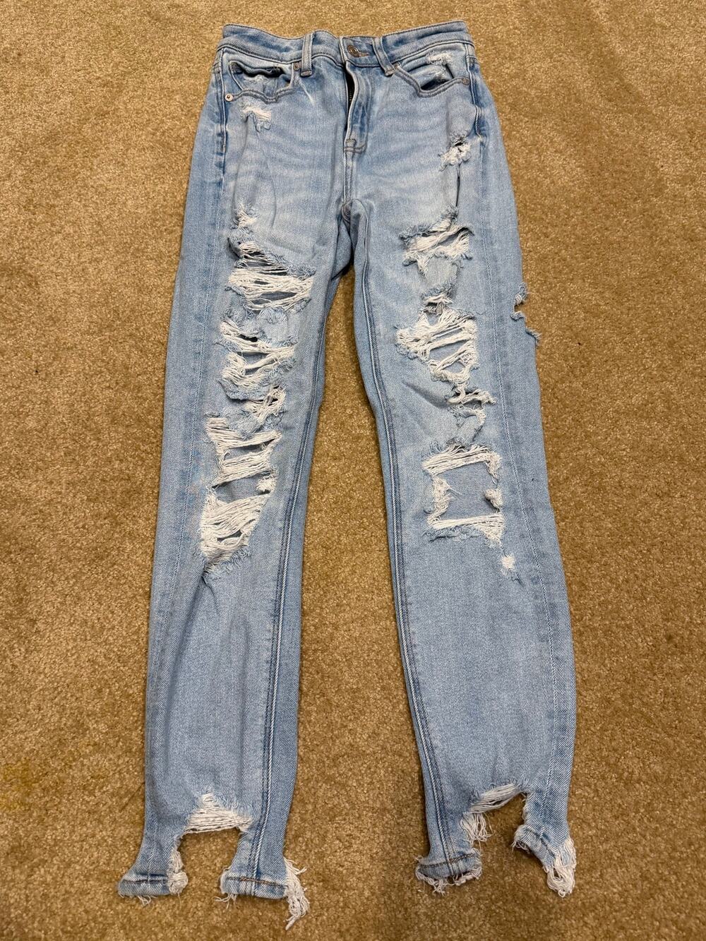 American Eagle Women’s Distressed Stretch Mom Jean Size 00